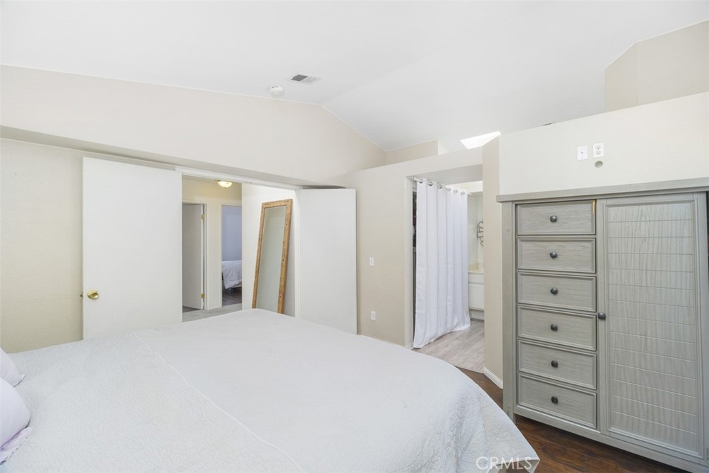 751 N Larch Avenue Property Photo 10