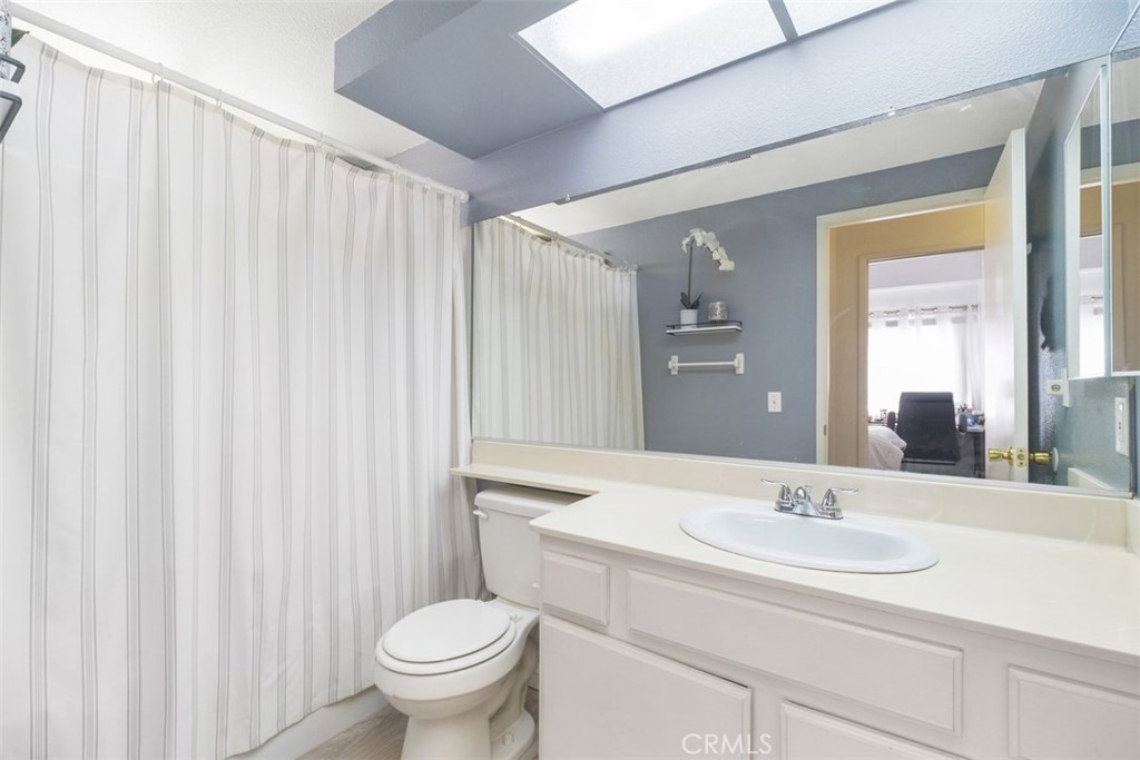 751 N Larch Avenue Property Photo 14