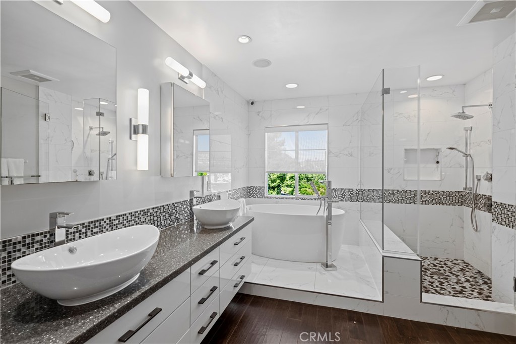 4 Chandon Property Photo 16