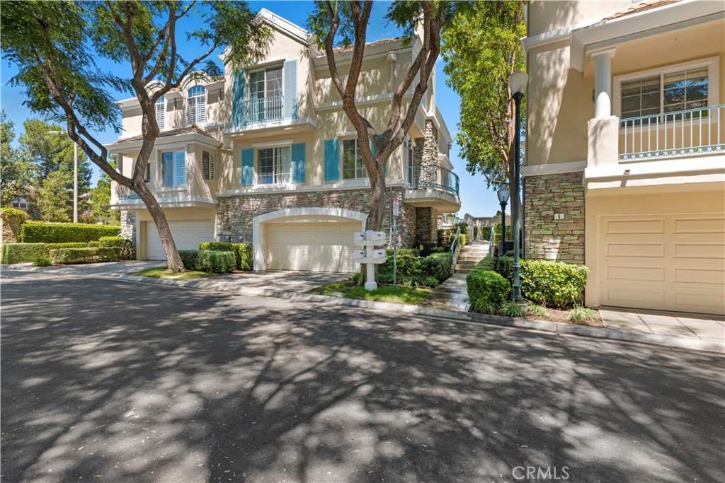 4 Chandon Property Photo 28