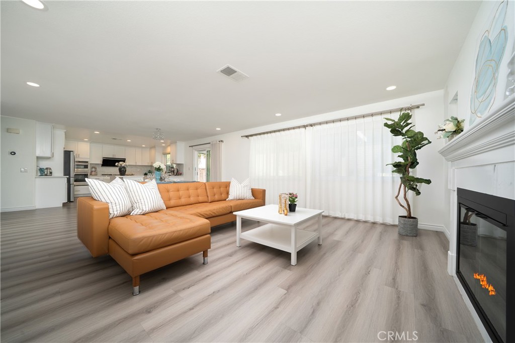11836 Asti Drive Property Photo 8