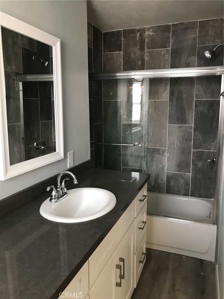 317 S Flower Street Property Photo 13