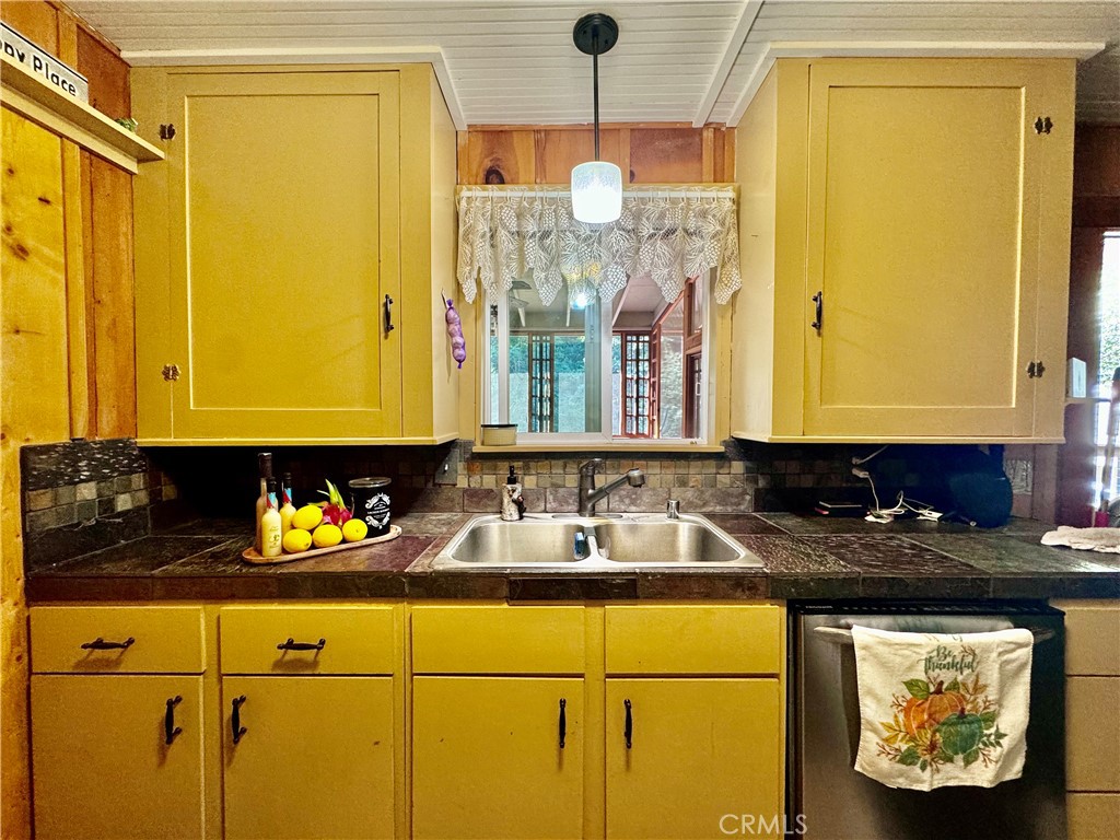 45583 Poso Park Drive Property Photo 7