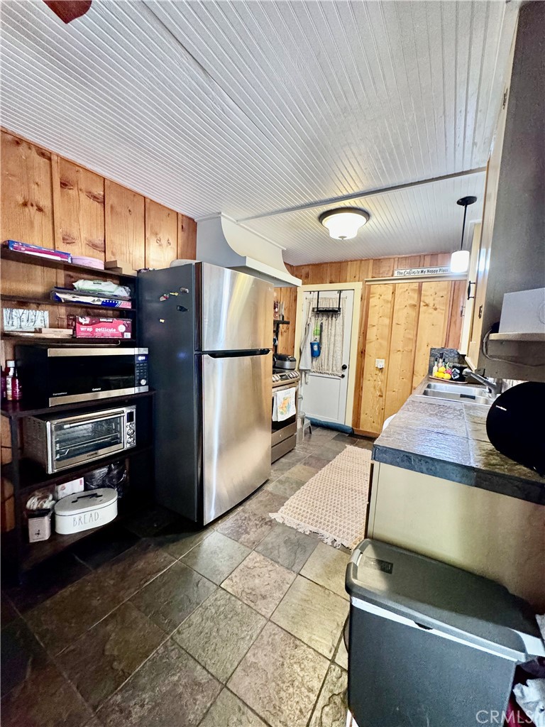 45583 Poso Park Drive Property Photo 8