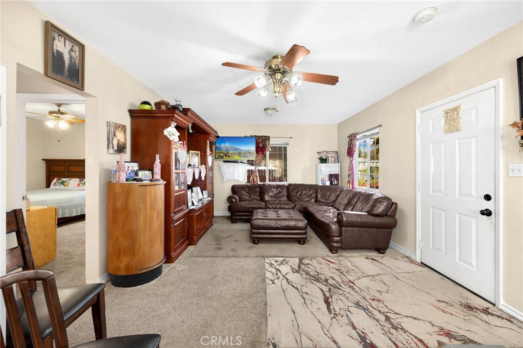1135 W 16th Street Property Photo 3