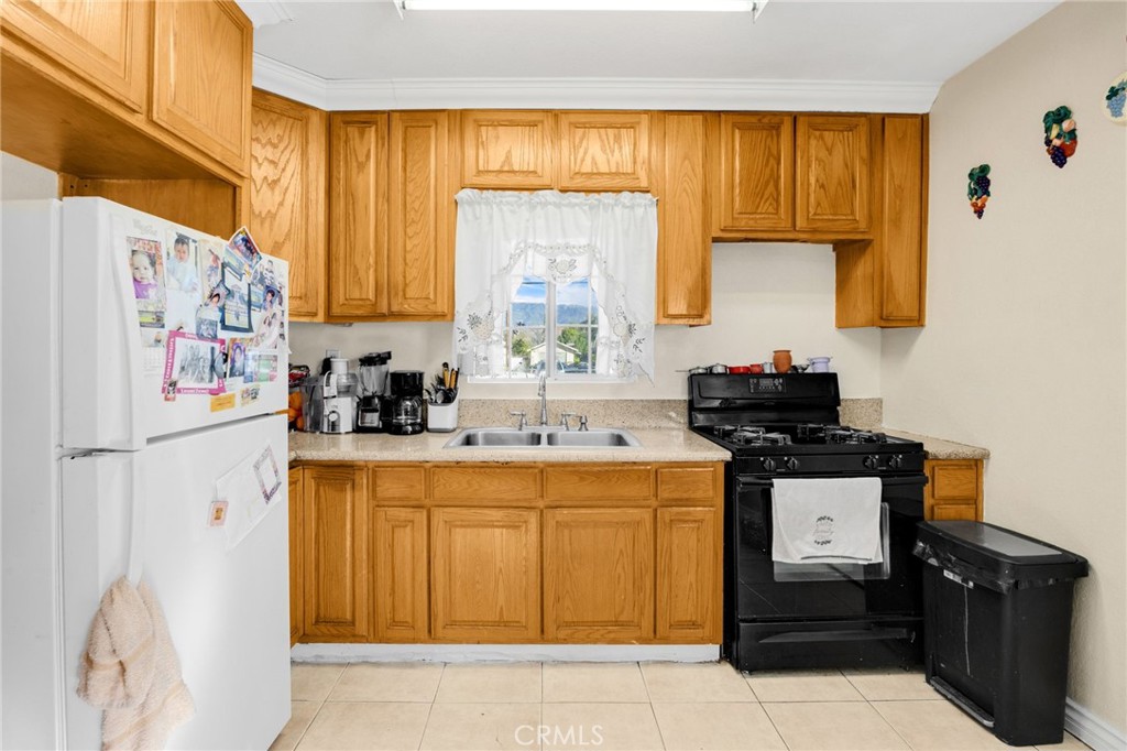 1135 W 16th Street Property Photo 10