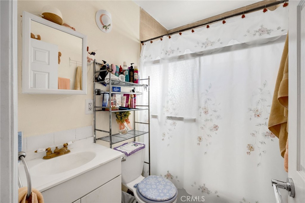 1135 W 16th Street Property Photo 12