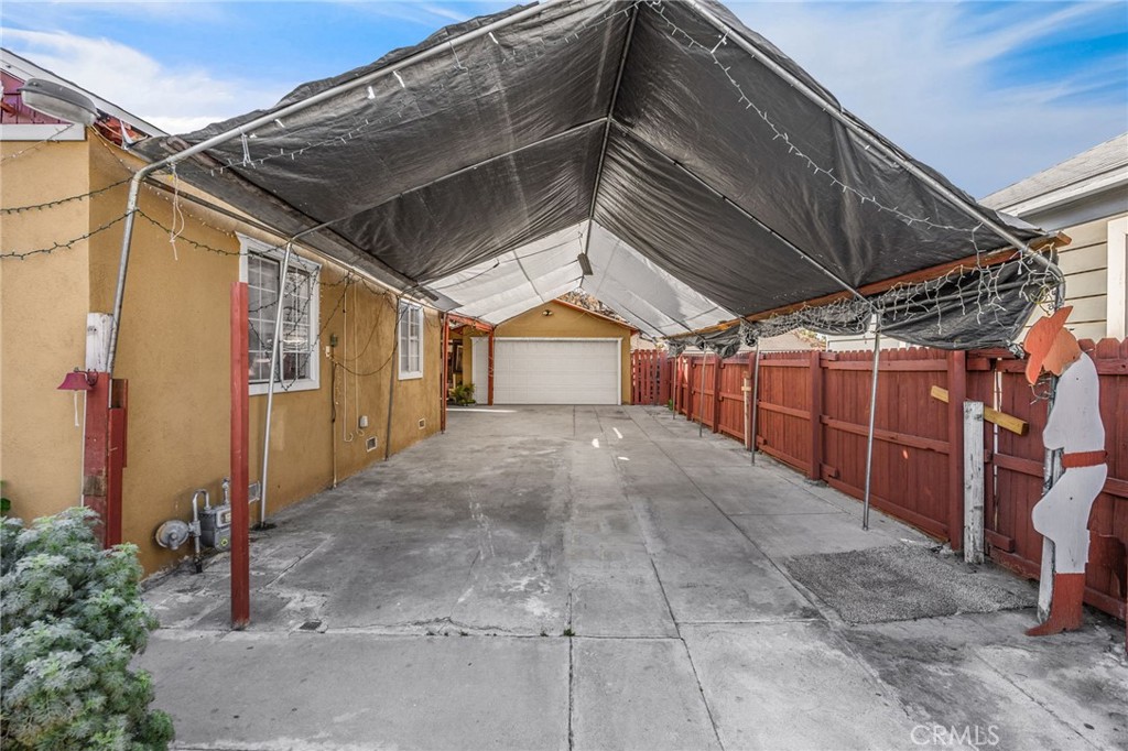 1135 W 16th Street Property Photo 14