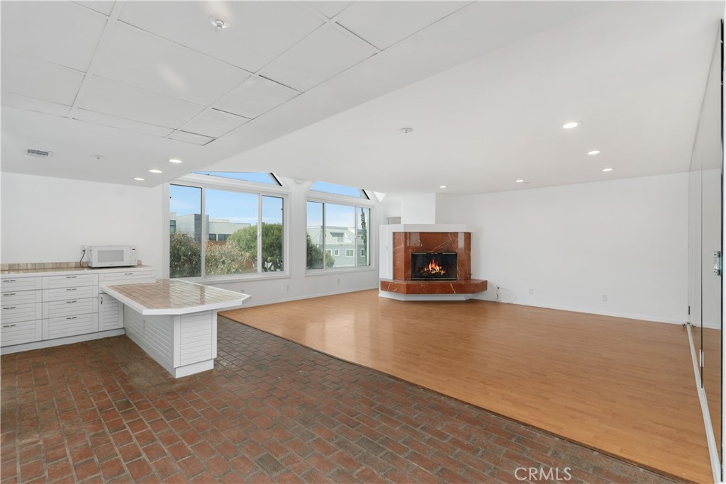16585 Pacific Coast Property Photo 4