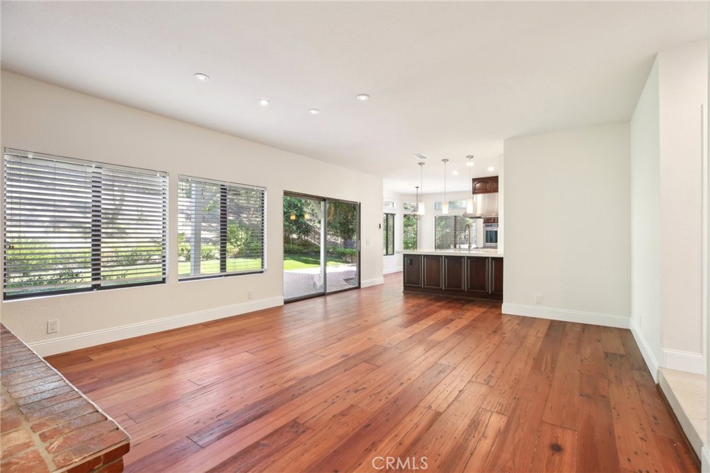 25682 Nottingham Court Property Photo 14