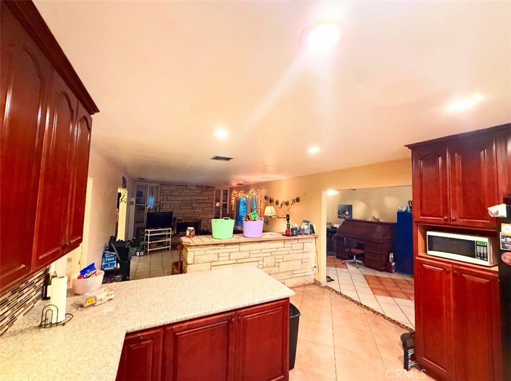 3405 N Mayfield Avenue Property Photo 4