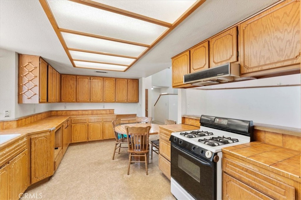18510 Santa Fe Avenue Property Photo 7