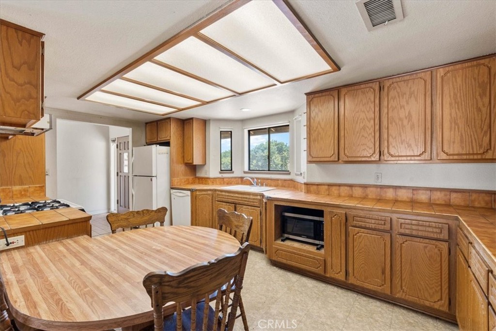 18510 Santa Fe Avenue Property Photo 9