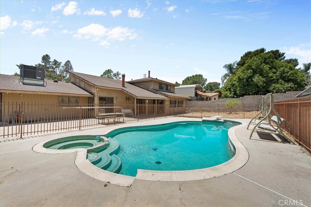 18510 Santa Fe Avenue Property Photo 28