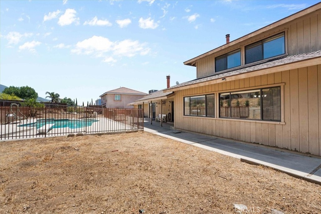 18510 Santa Fe Avenue Property Photo 29