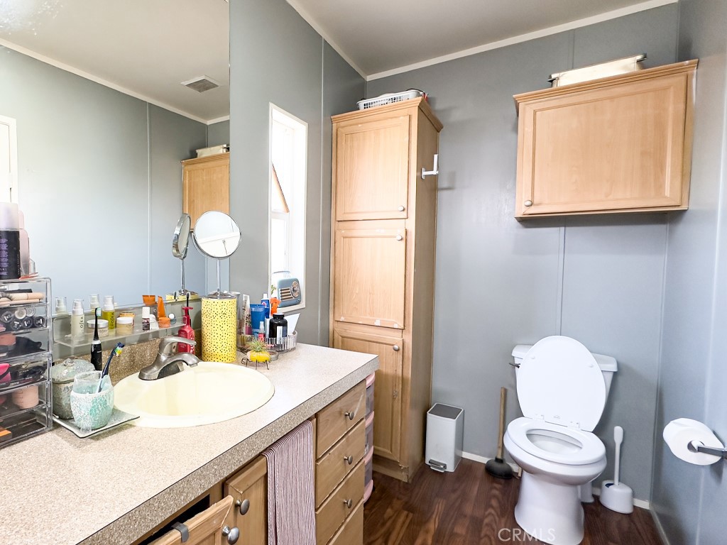 721 E 9th Street 37 Property Photo 14