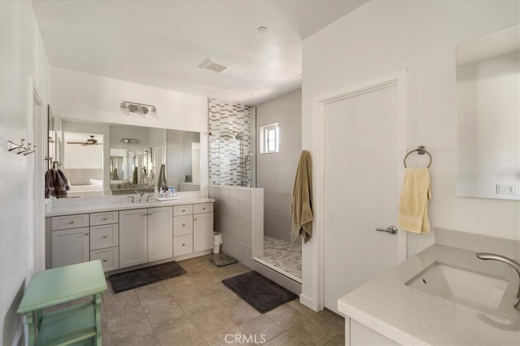 949 Sunlit Lane Property Photo 4