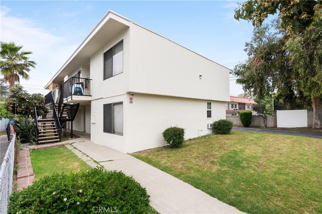 667 Glenfinnan Avenue Property Photo 1