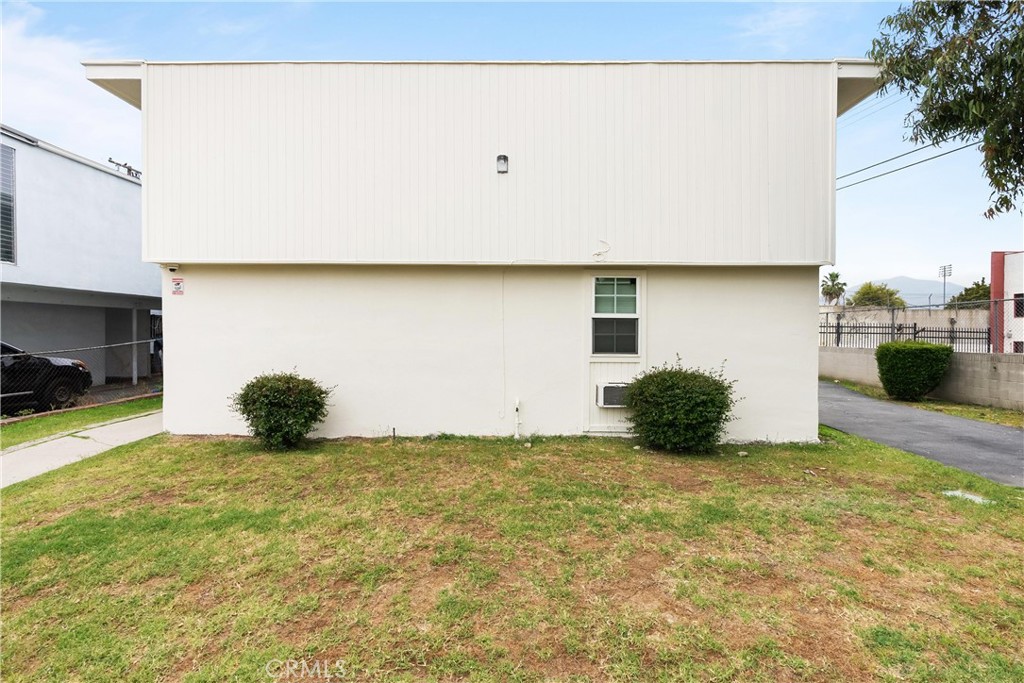 667 Glenfinnan Avenue Property Photo 2