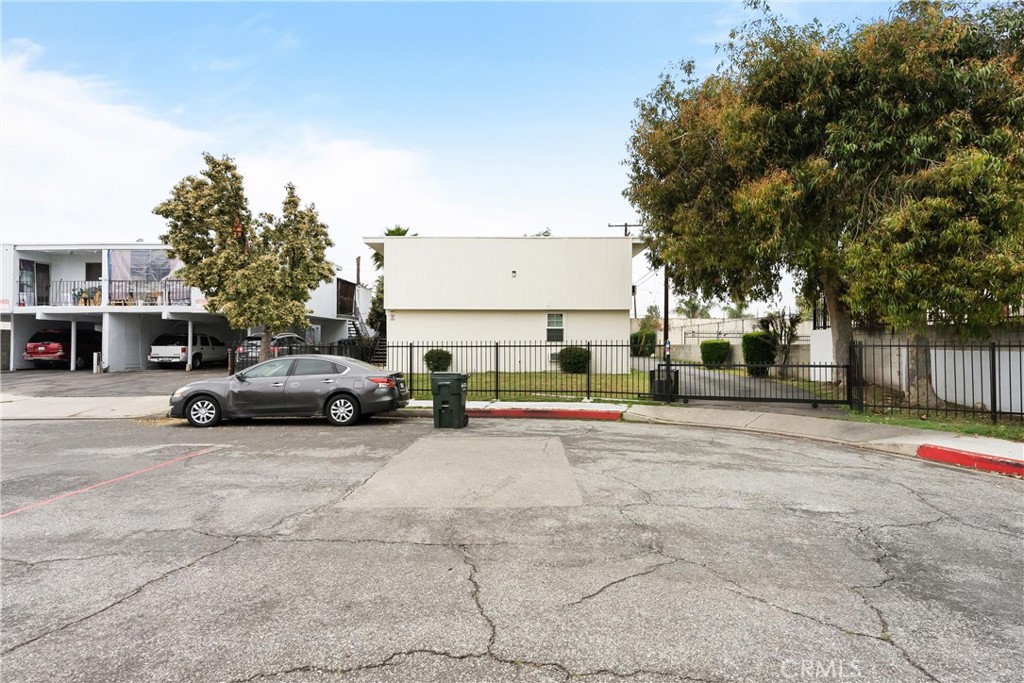 667 Glenfinnan Avenue Property Photo 3