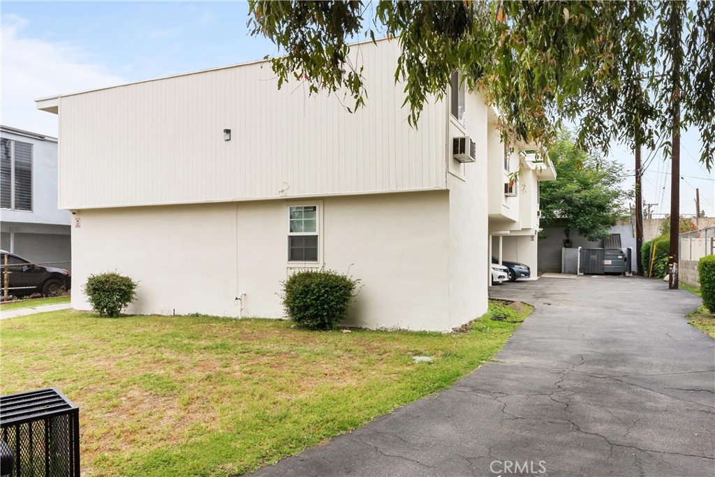 667 Glenfinnan Avenue Property Photo 4