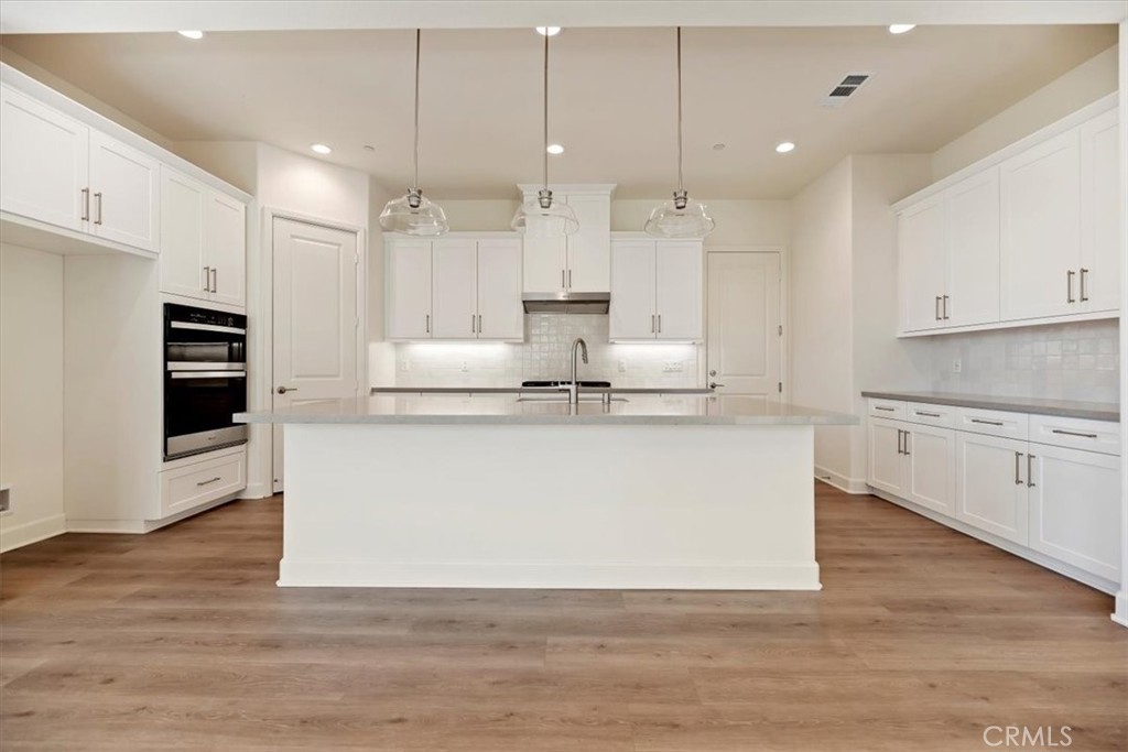 1432 Moore Street Property Photo 3