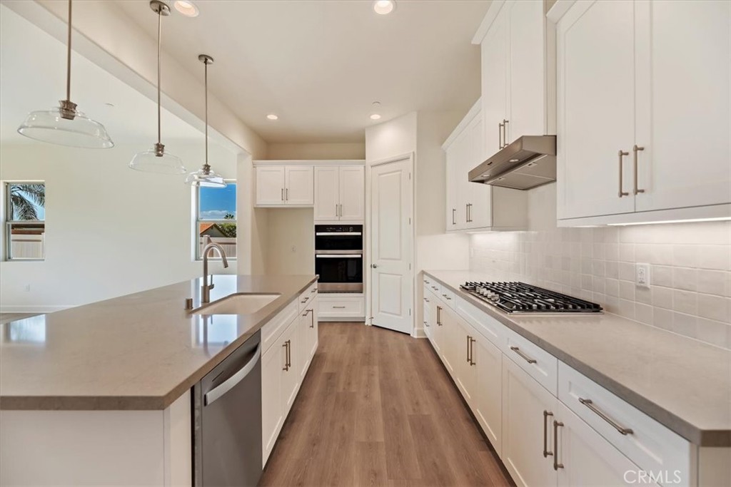 1432 Moore Street Property Photo 6