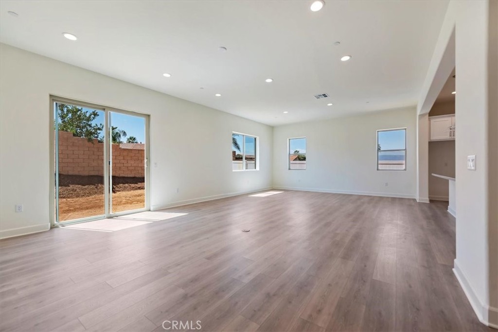 1432 Moore Street Property Photo 8