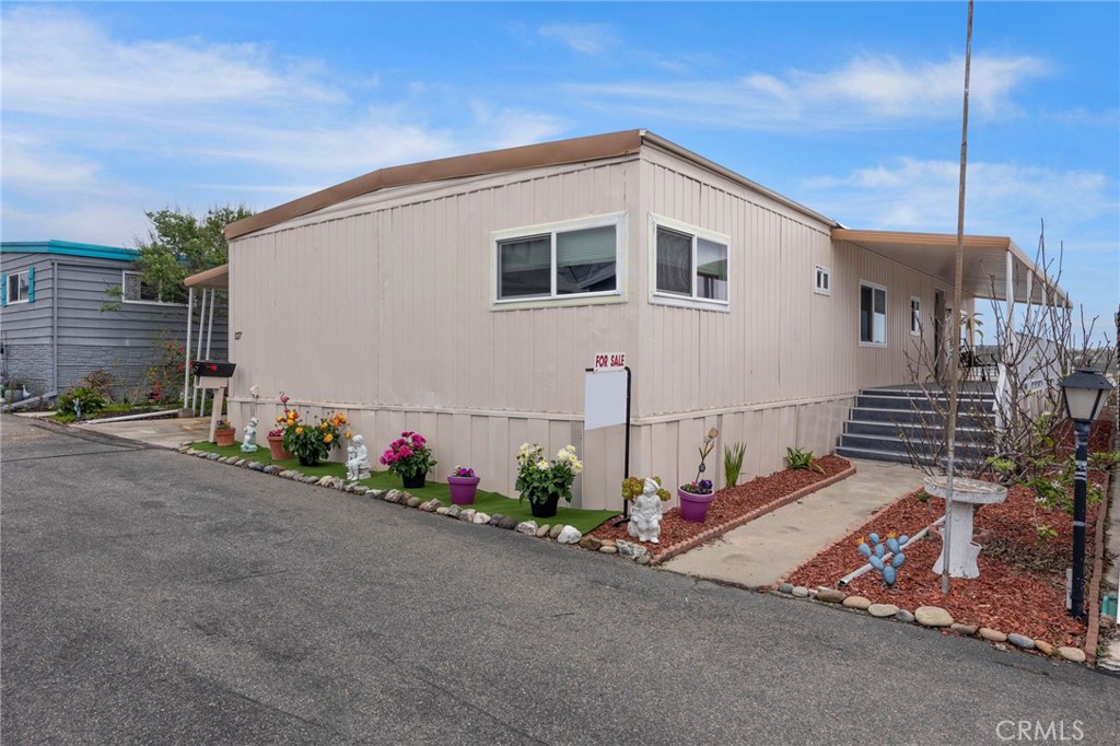 127 Brookside Lane Property Photo 1