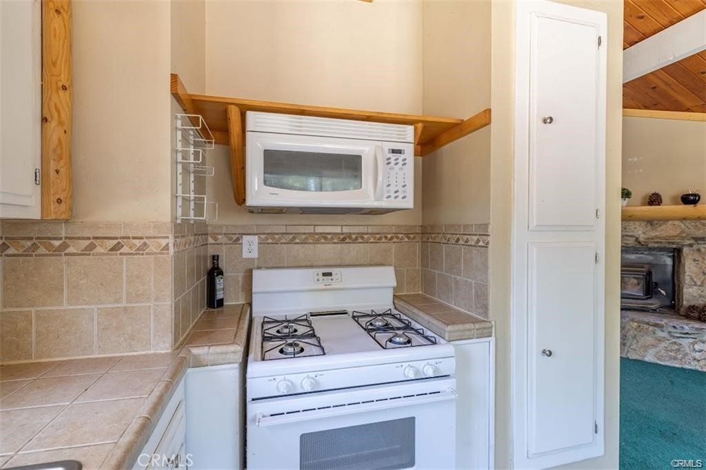 464 Los Angeles Property Photo 4
