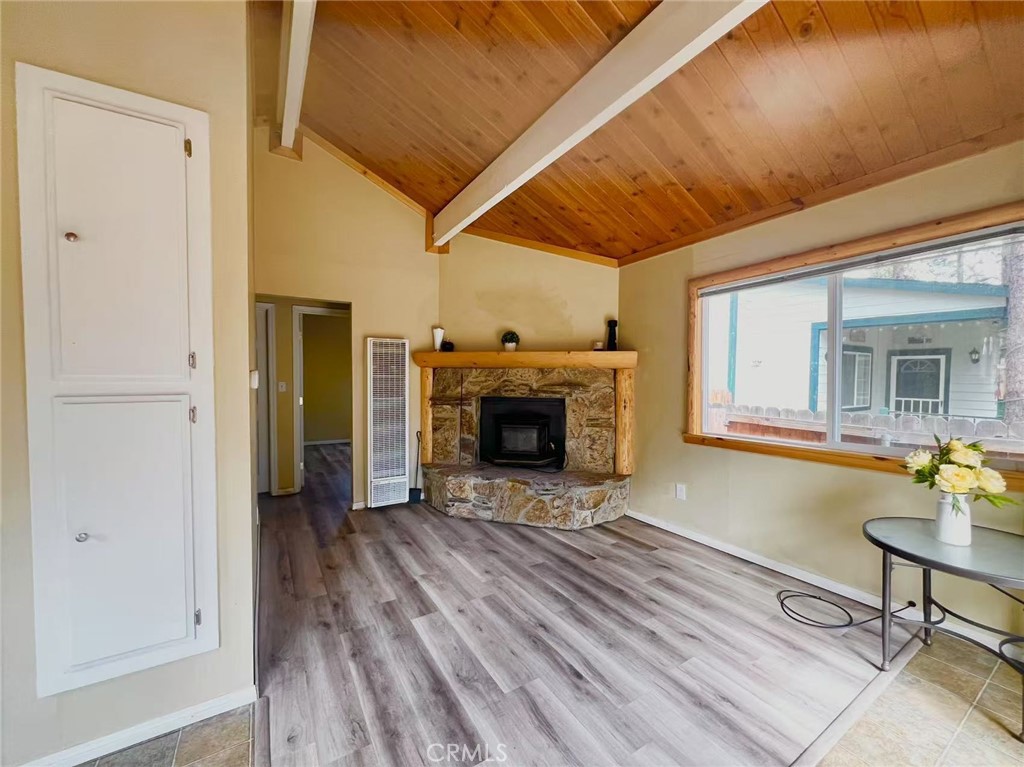 464 Los Angeles Property Photo 6