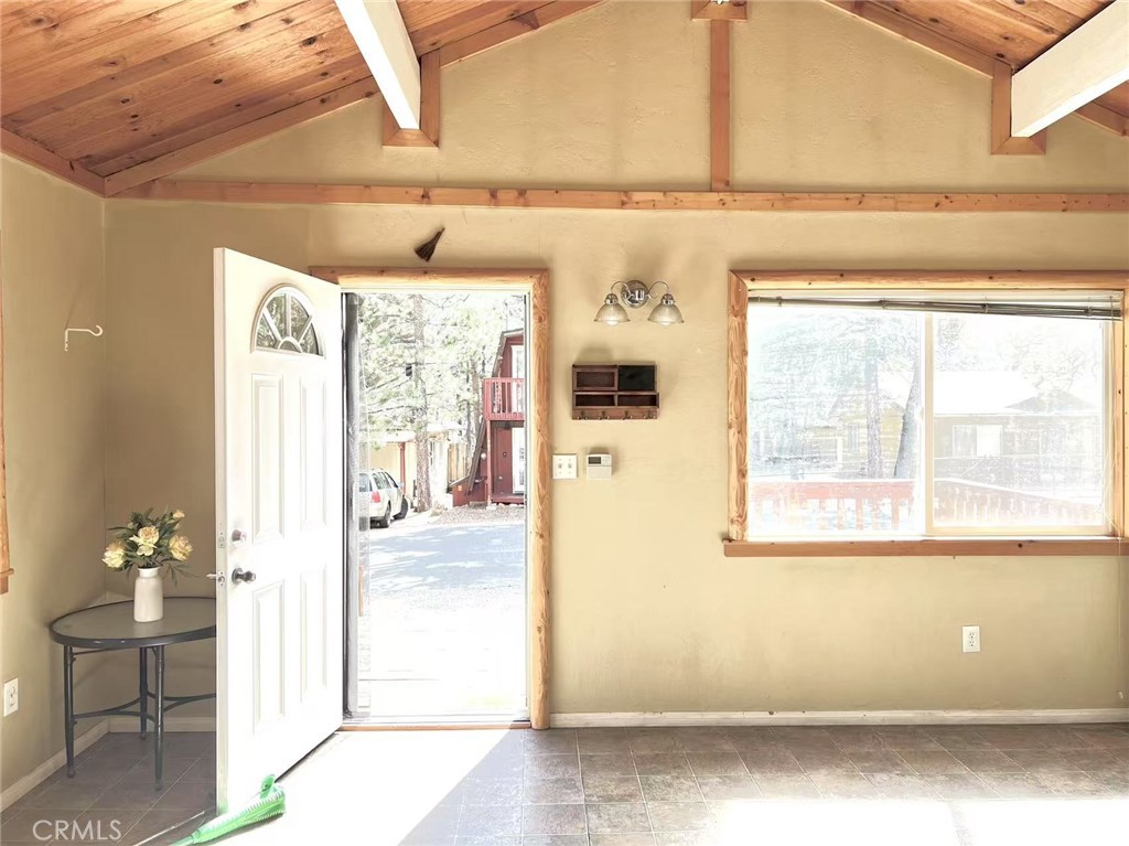 464 Los Angeles Property Photo 9