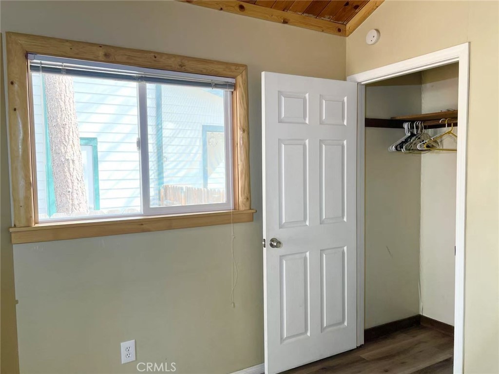 464 Los Angeles Property Photo 15