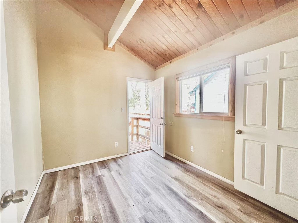 464 Los Angeles Property Photo 16