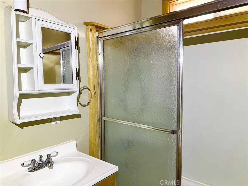 464 Los Angeles Property Photo 19