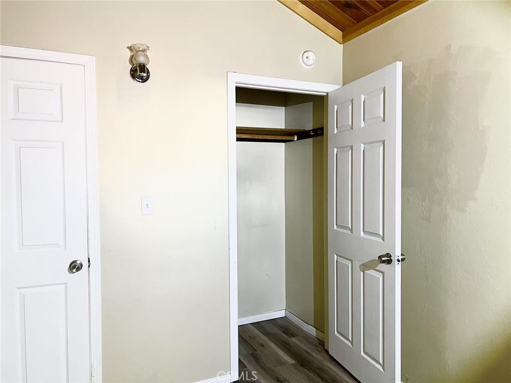 464 Los Angeles Property Photo 20