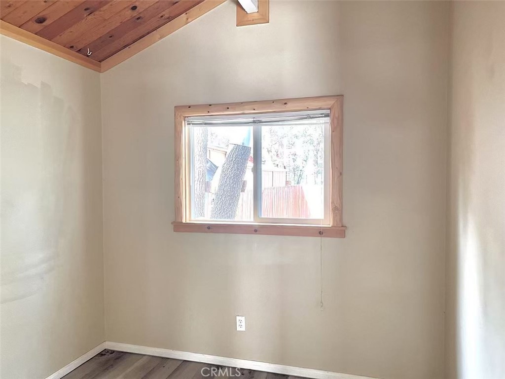 464 Los Angeles Property Photo 26