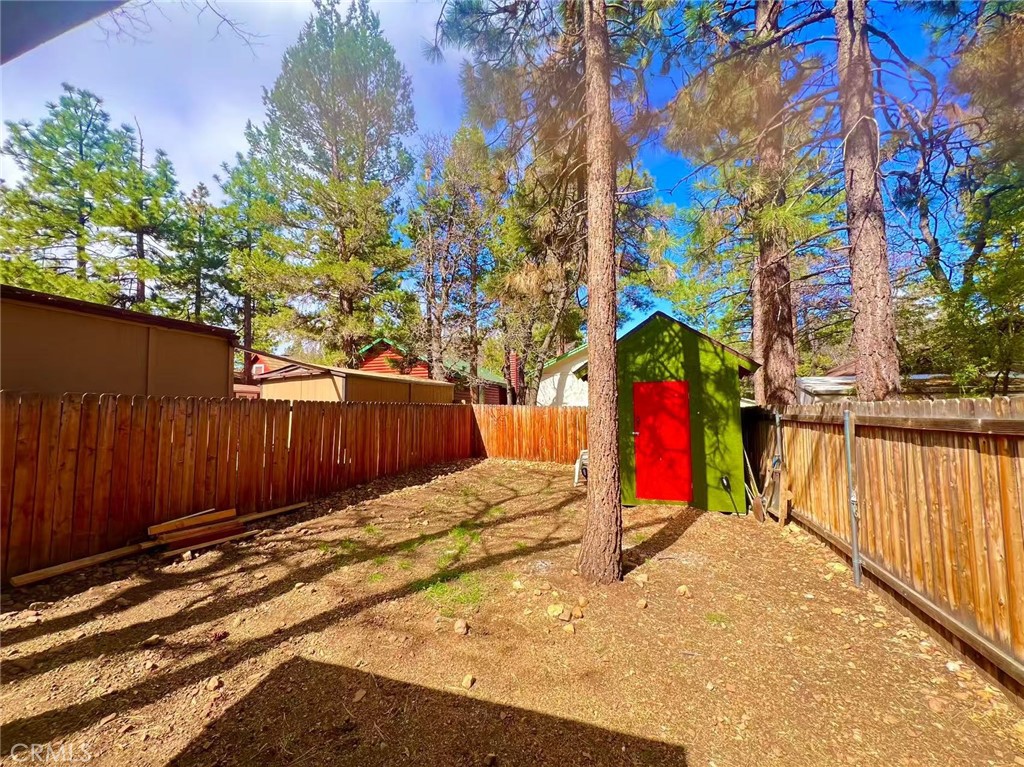 464 Los Angeles Property Photo 32