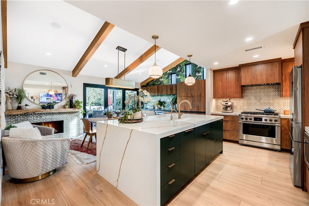 187 S Shattuck Place Property Photo 1
