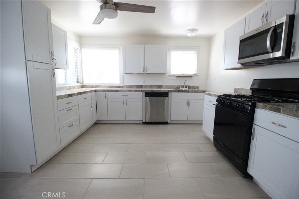 200 E Street Property Photo 1