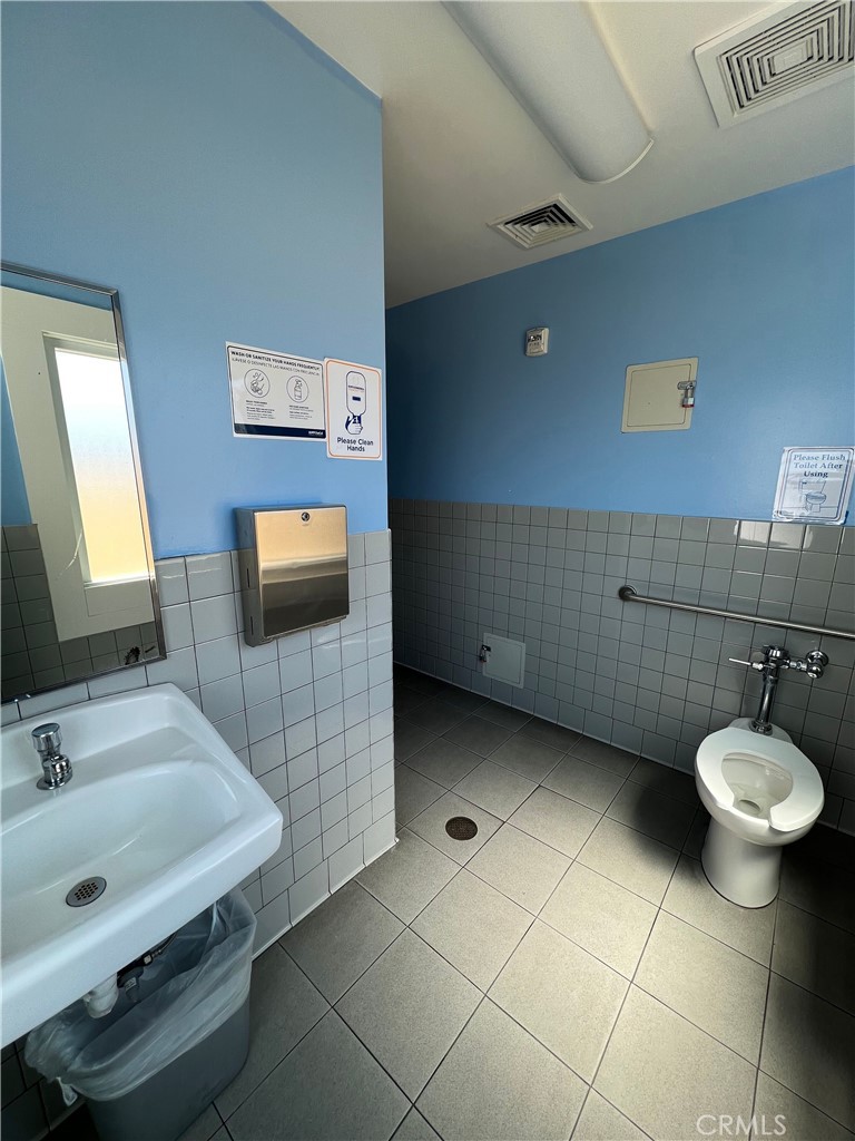6348 Seville Avenue Property Photo 14