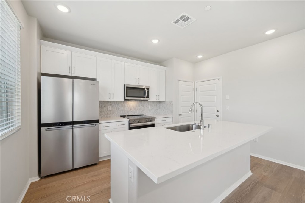 2132 Bergamot Street Property Photo 16