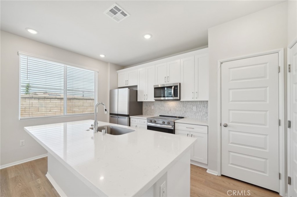 2132 Bergamot Street Property Photo 17