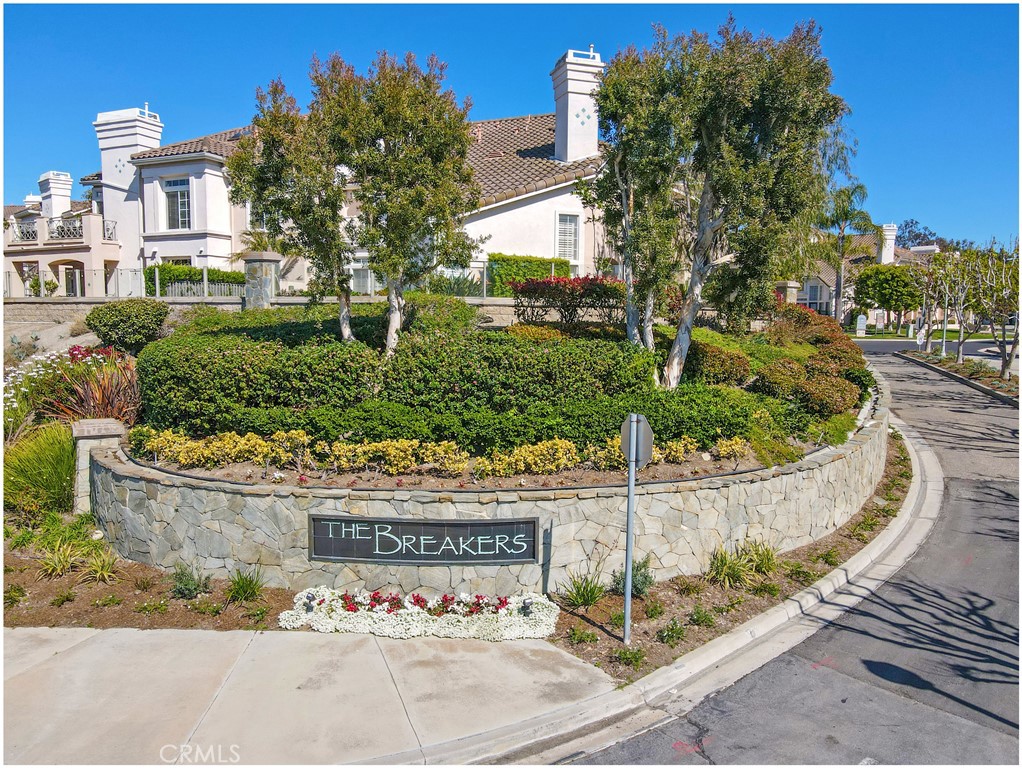 200 Shorebreaker Drive Property Photo 1