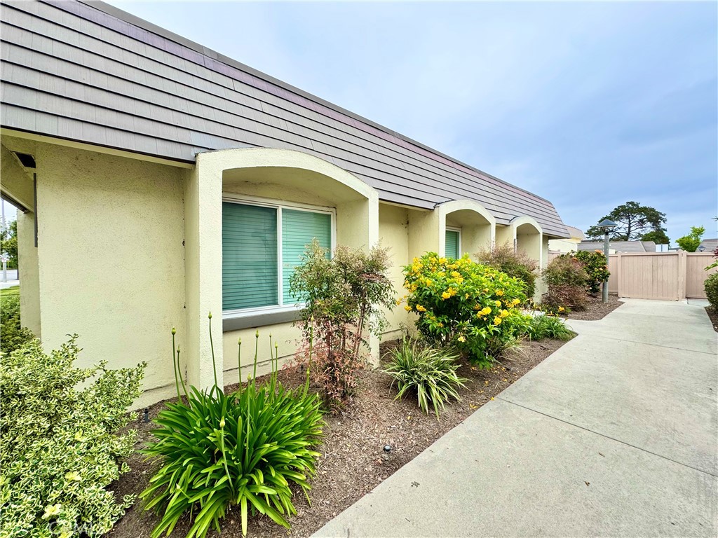 9556 Bloomfield Street Property Photo 1