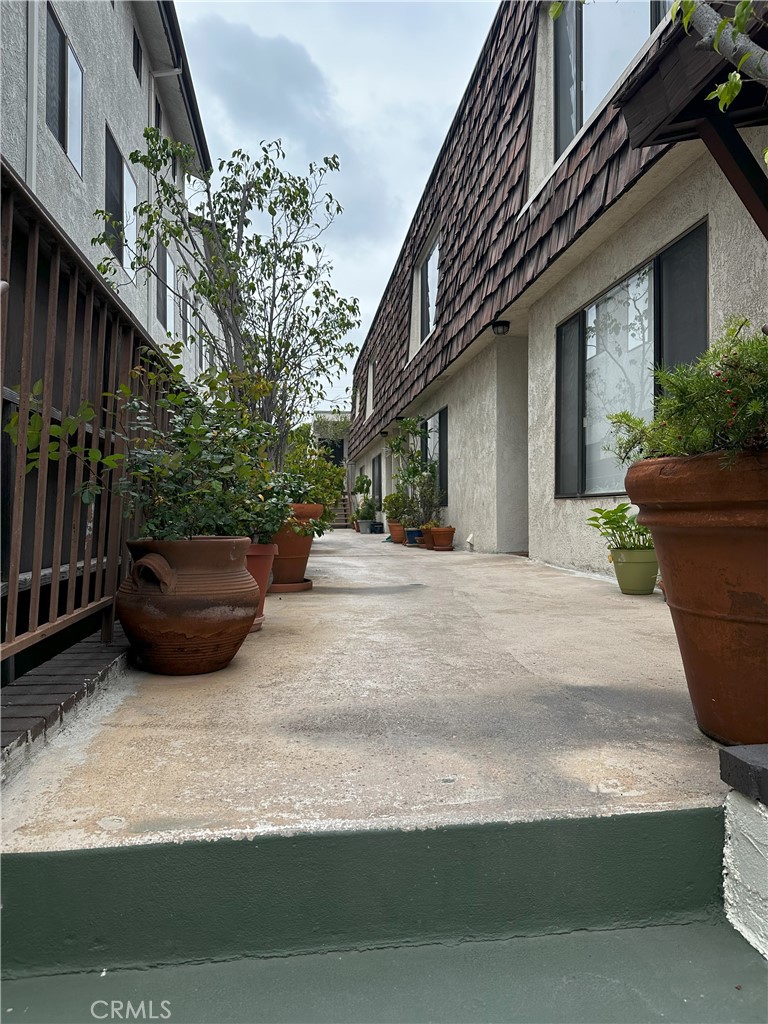 12747 Pacific Avenue 4 Property Photo 17