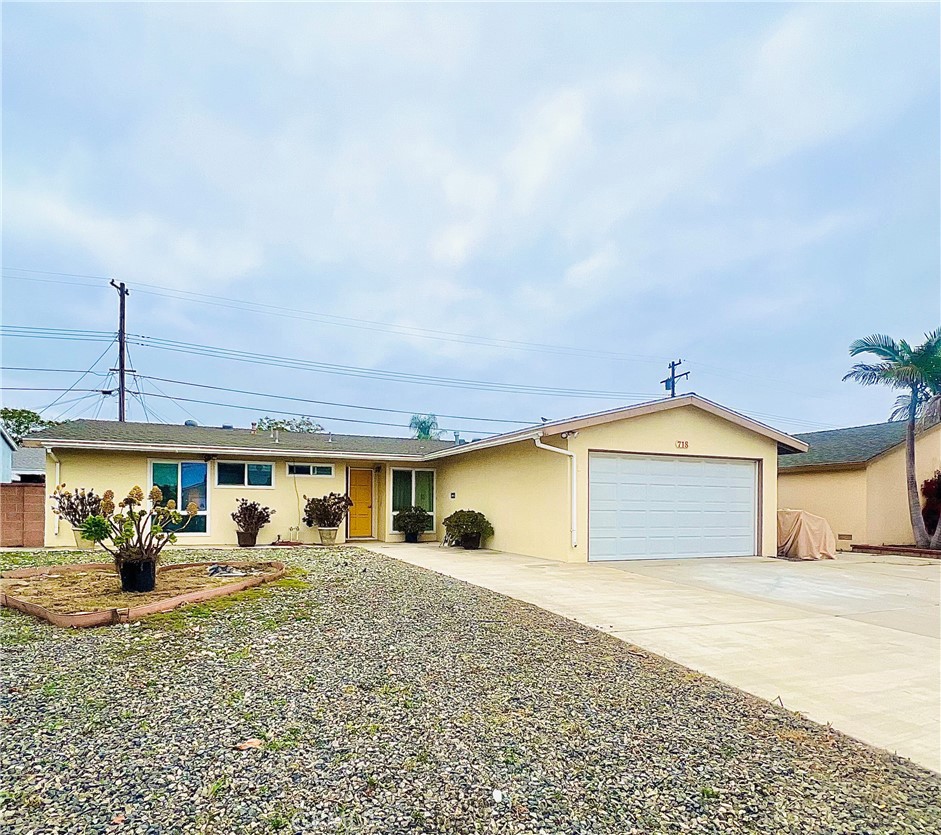 718 N Modena Street Property Photo