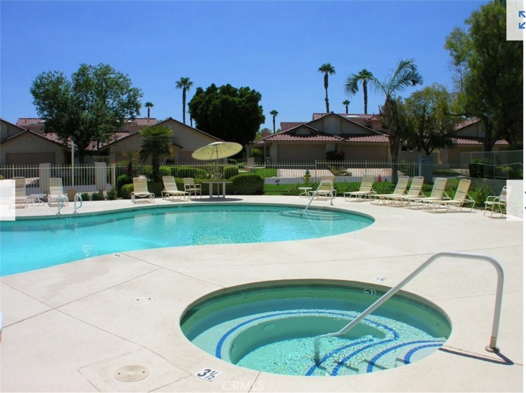 41786 Woodhaven Drive W Property Photo 4