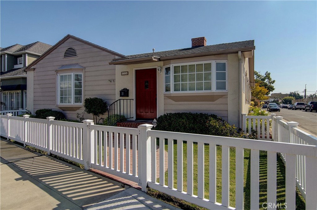 136 Venetia Drive Property Photo 1