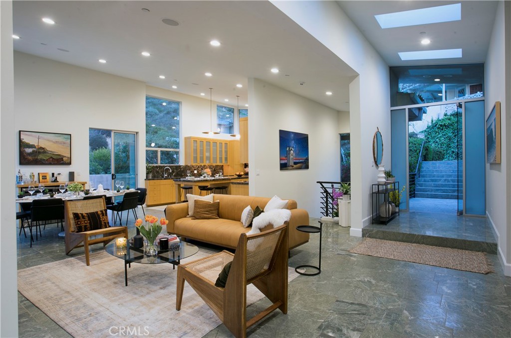 533 Temple Hills Drive Property Photo 3